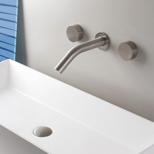 Installation de robinets de salle de bain